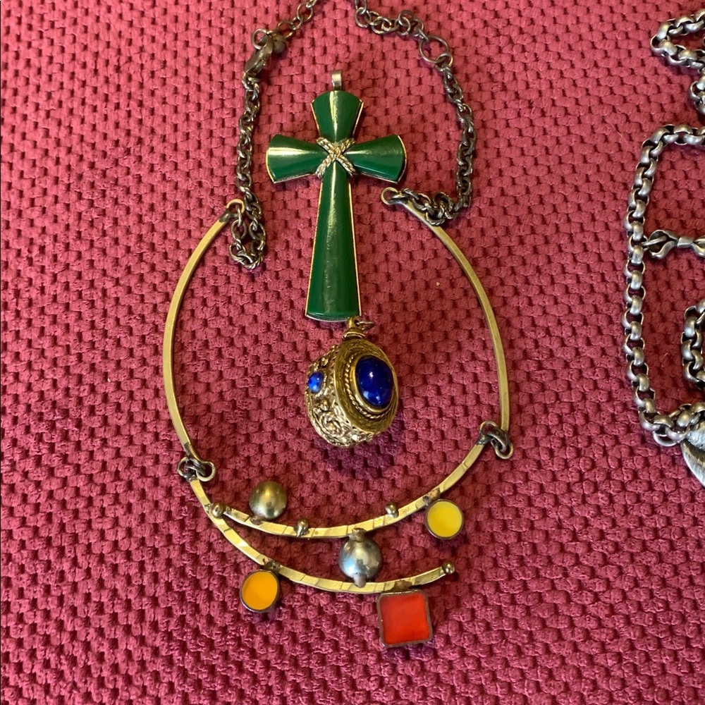 Costume Jewelry necklaces & pendants - Picture 3 of 3